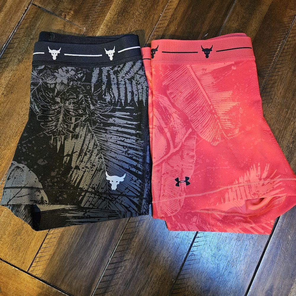 Under Armour booty shorts red/black
